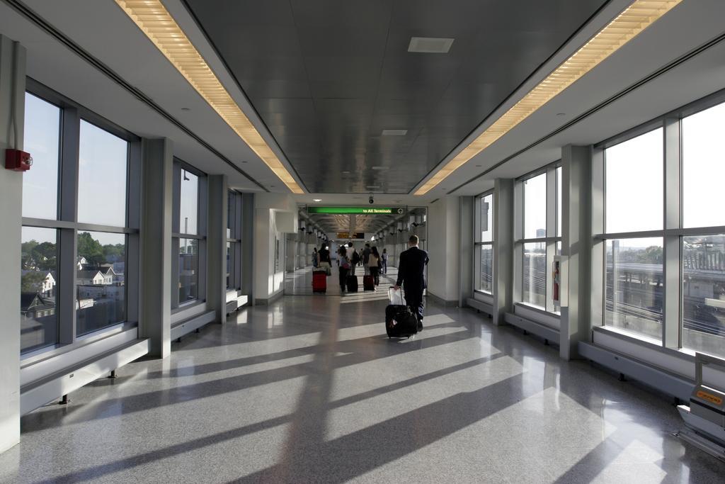 Doubletree By Hilton New York Jfk Airport Hotel Exterior photo