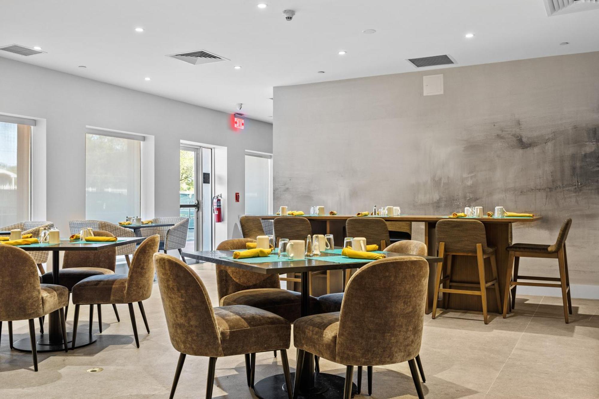 Doubletree By Hilton New York Jfk Airport Hotel Exterior photo