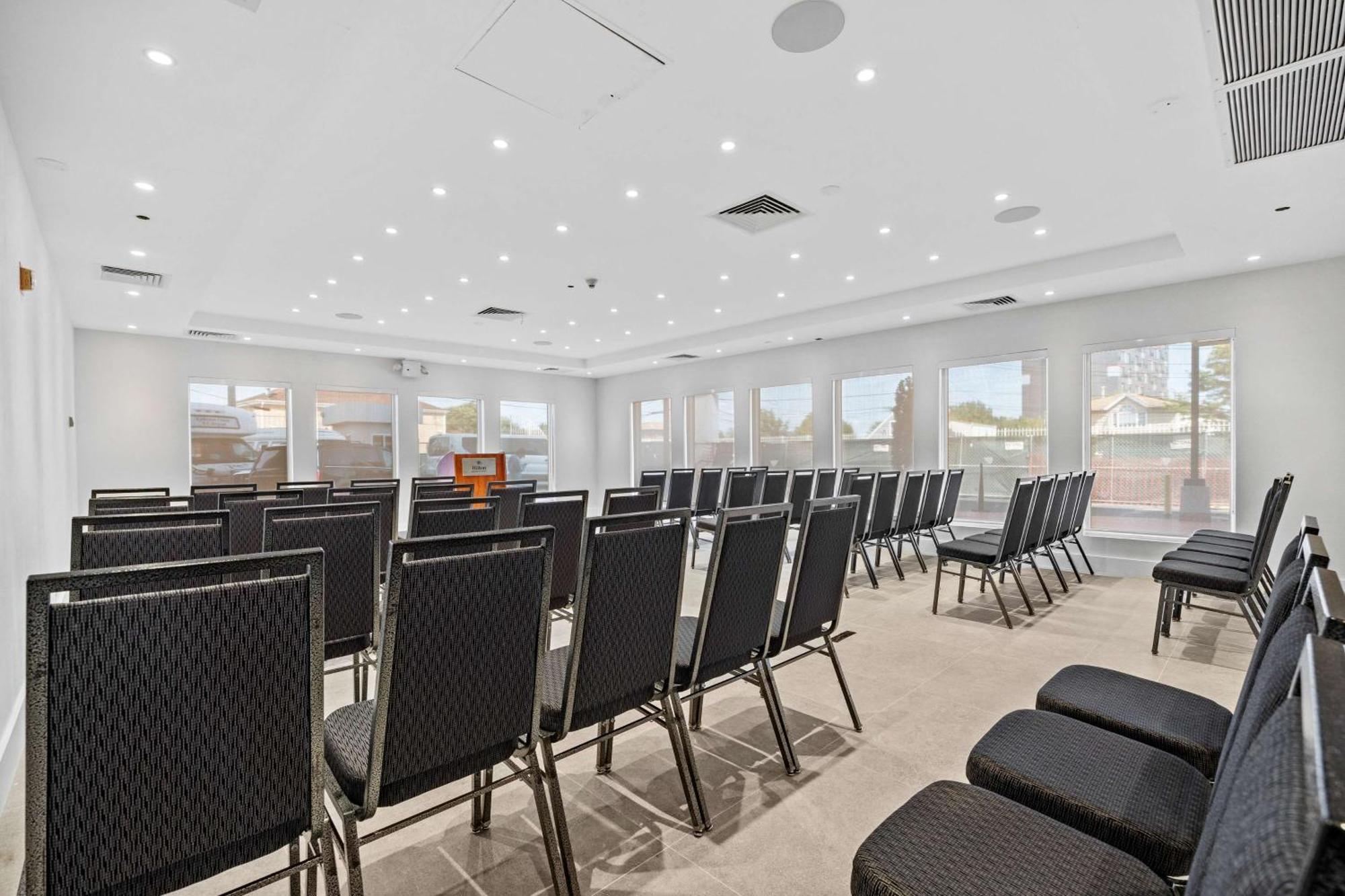 Doubletree By Hilton New York Jfk Airport Hotel Exterior photo