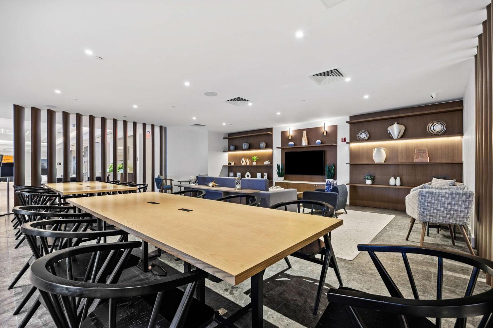 Doubletree By Hilton New York Jfk Airport Hotel Exterior photo
