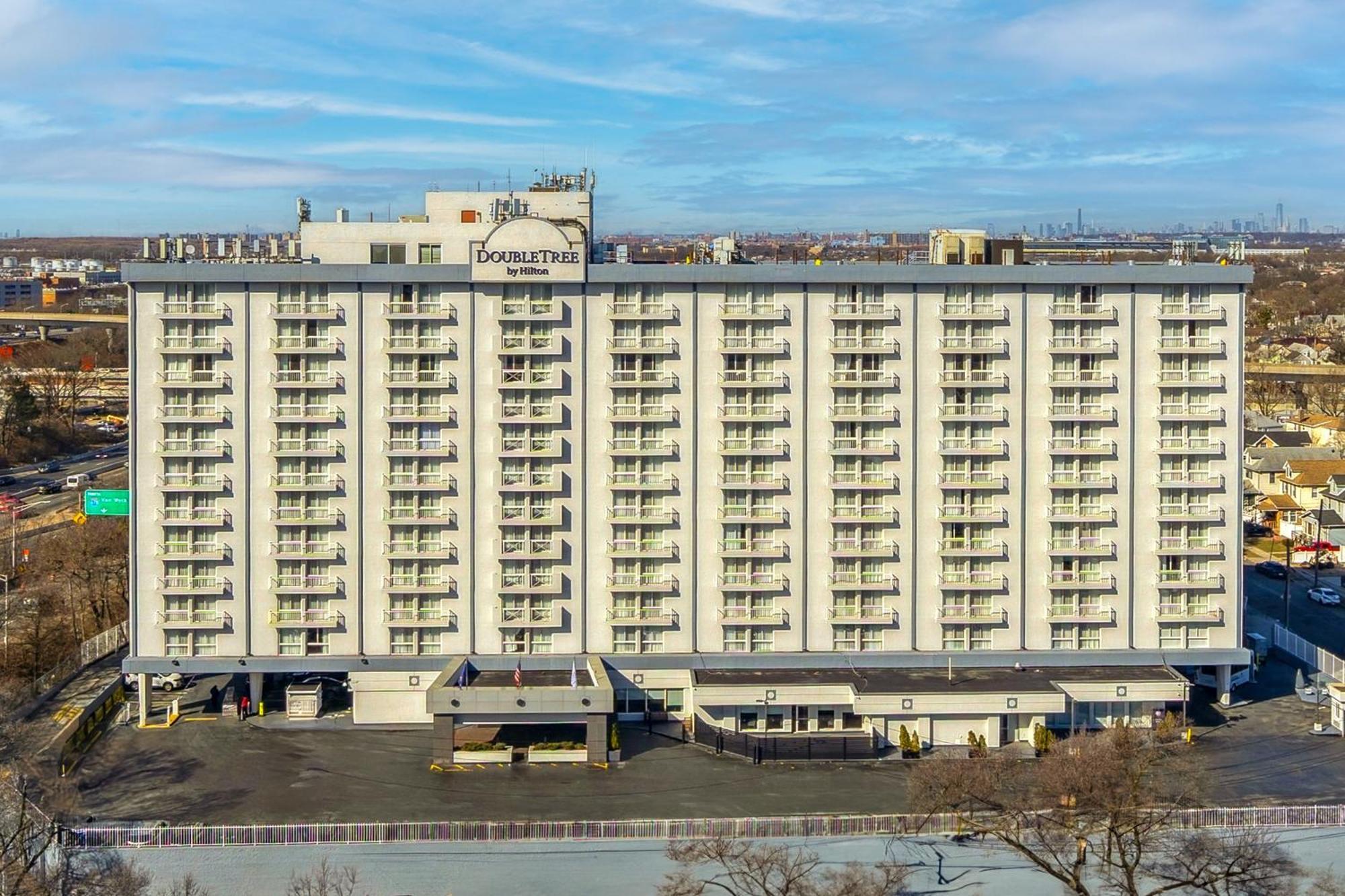 Doubletree By Hilton New York Jfk Airport Hotel Exterior photo