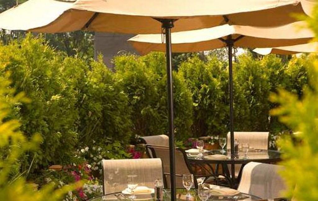 Doubletree By Hilton New York Jfk Airport Hotel Exterior photo